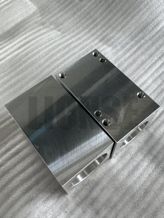 एल्यूमीनियम प्रसंस्करण मशीन टूल्स और उपकरण भागों को क्यों प्राथमिकता दी जाती है?