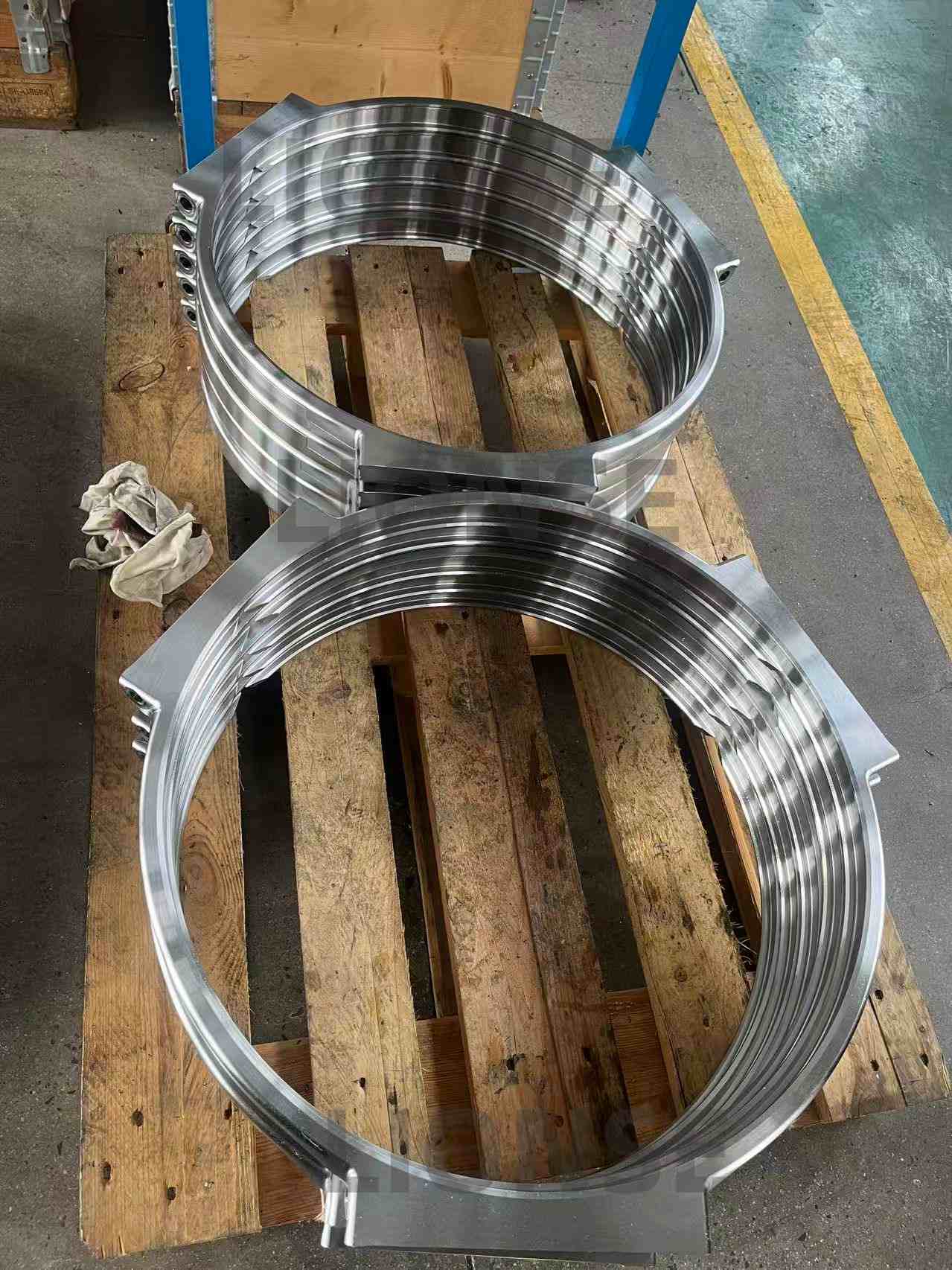 Large Bore Stainless Steel Multi Groove Locking Ring Custom Lugs